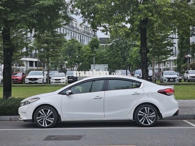 Kia Cerato 1.6 MT 2018 màu trắng