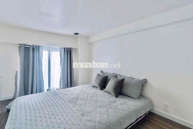 CĂN HỘ CÓ GÁC BAN CÔNG NHIỀU CỬA SỔ THOÁNG MÁY GIẶT RIÊNG GẦN QUẬN 1