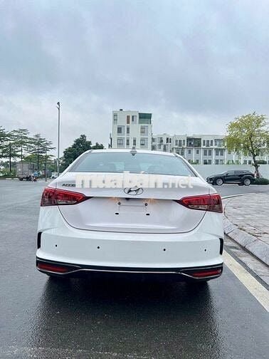 Hyundai Accent ATH 2022 màu trắng