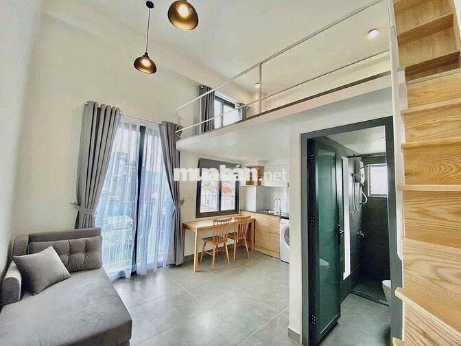 CĂN HỘ CÓ GÁC BAN CÔNG NHIỀU CỬA SỔ THOÁNG MÁY GIẶT RIÊNG GẦN QUẬN 1