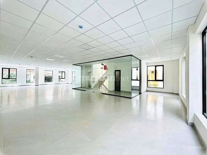 cho thuê tòa nhà văn phòng Góc Hai mặt tiền đường Cao Thắng q3 Giá tốt
