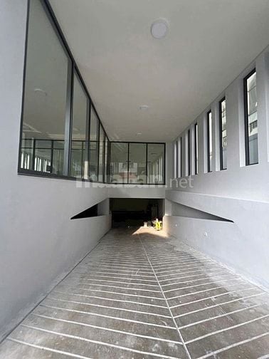 cho thuê tòa nhà văn phòng Góc Hai mặt tiền đường Cao Thắng q3 Giá tốt