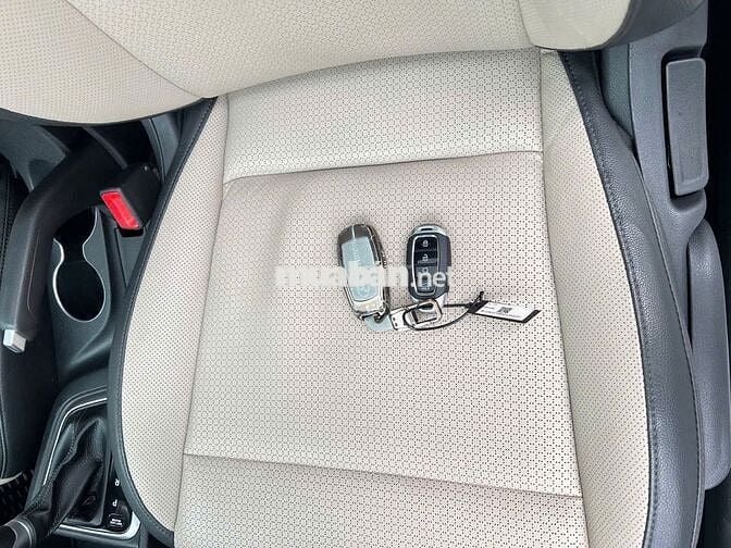 Hyundai Accent ATH 2022 màu trắng