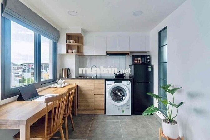 CĂN HỘ CÓ GÁC BAN CÔNG NHIỀU CỬA SỔ THOÁNG MÁY GIẶT RIÊNG GẦN QUẬN 1
