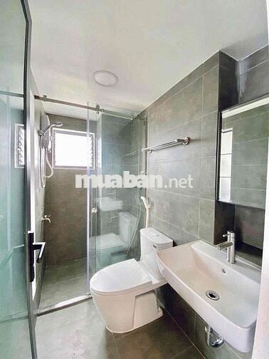 CĂN HỘ CÓ GÁC BAN CÔNG NHIỀU CỬA SỔ THOÁNG MÁY GIẶT RIÊNG GẦN QUẬN 1