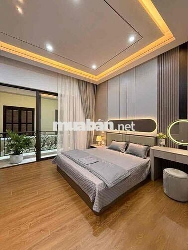 NHÀ V.I.P Ngọc Lâm cạnh con phố ẩm thực . ô tô đỗ cửa