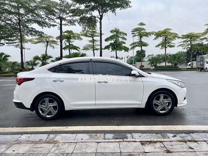 Hyundai Accent ATH 2022 màu trắng