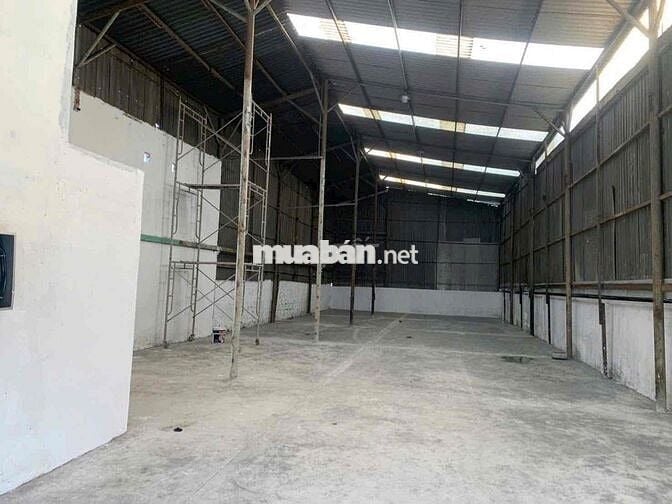 Cho thuê kho xưởng 300m2 gần siêu thị Go, Đông Hoà có 3 pha