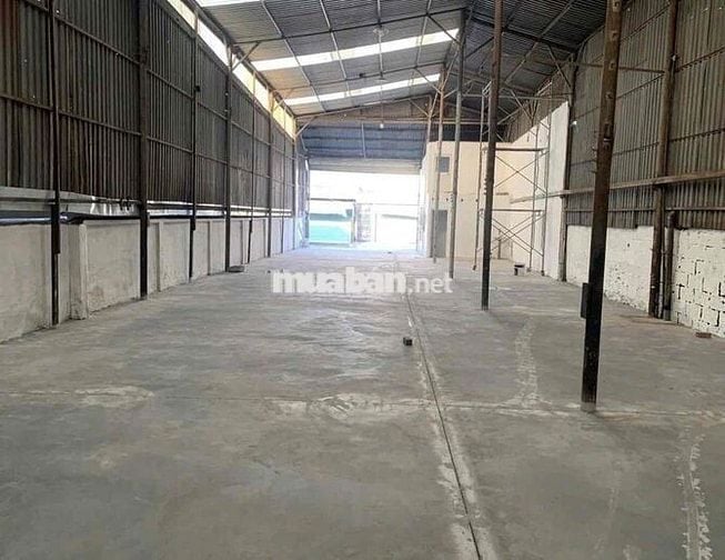 Cho thuê kho xưởng 300m2 gần siêu thị Go, Đông Hoà có 3 pha