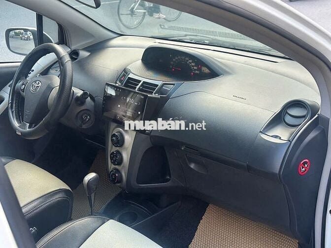 Toyota Yaris 1.3 AT nhập Nhật 2010