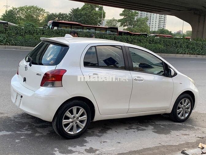 Toyota Yaris 1.3 AT nhập Nhật 2010