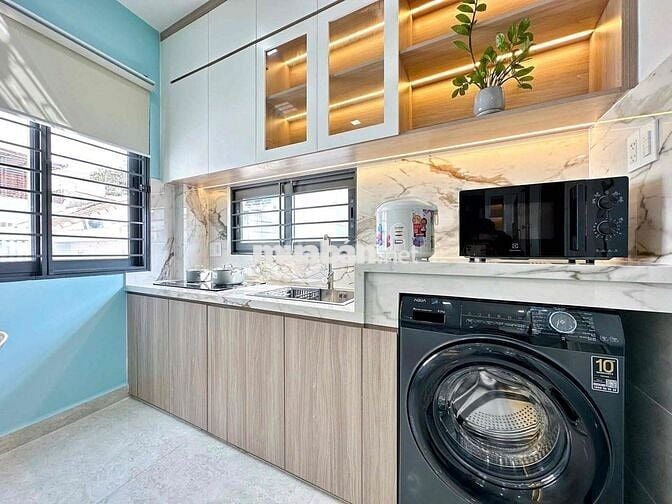 CHO THUÊ CĂN HỘ BANCONG, CỬA SỔ 32m2 _ SẴN NỘI THẤT NGAY HOÀNG SA Q3