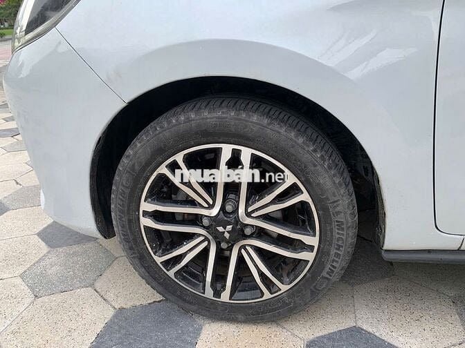 Mitsubishi Attrage 2021 màu trắng