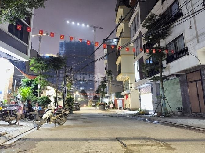 An Dương Vương – Ô Tô Tránh – 55 M – Đất – MT 4.5 M – Giá 16.7 Tỷ. 