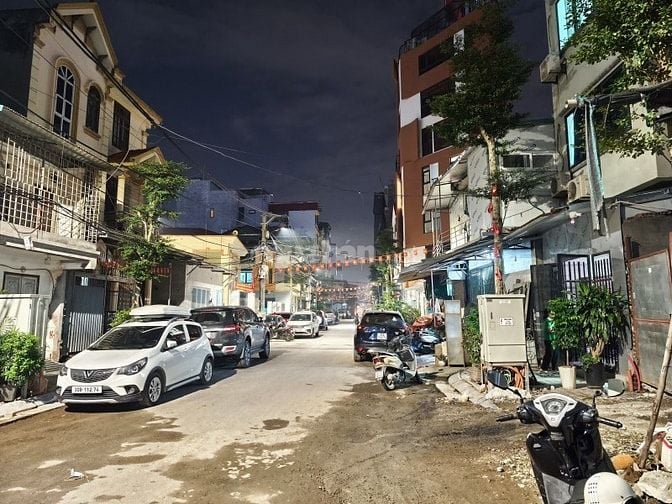 An Dương Vương – Ô Tô Tránh – 55 M – Đất – MT 4.5 M – Giá 16.7 Tỷ. 