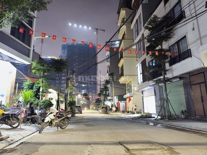 An Dương Vương – Ô Tô Tránh – 55 M – Đất – MT 4.5 M – Giá 16.7 Tỷ. 