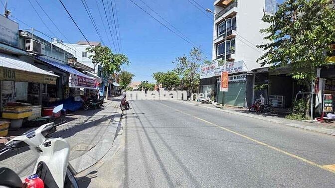 cho thuê mặt bằng đường Trần Hưng Đạo dt 1800 m ngang 12.5 m