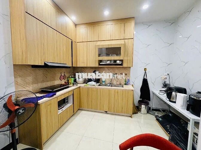 Bán gấp! Nhà Láng 5 tầng, lô góc, 36m², ngõ thông, full nội thất.