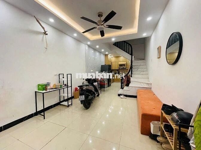 Bán gấp! Nhà Láng 5 tầng, lô góc, 36m², ngõ thông, full nội thất.