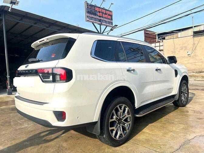 Ford Everest 2024 Titanium+ 2.0 AT 4x4 - 12000 km