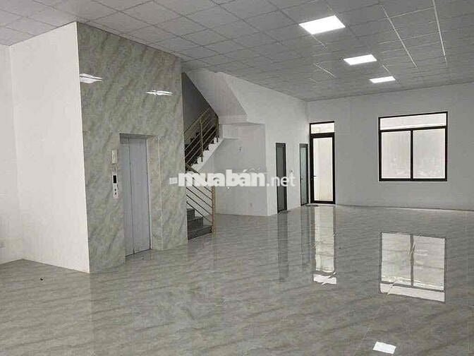 Chính Chủ - Cho Thuê VPCT Ngay Nguyễn Hữu Tiến - DT 8x14m 4 lầu