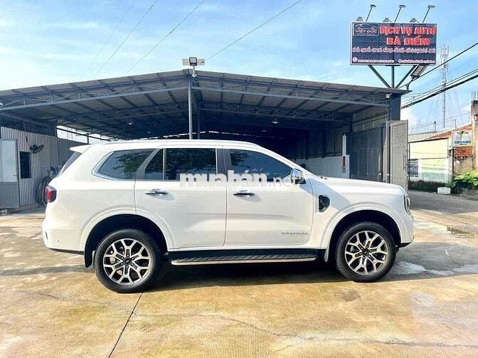 Ford Everest 2024 Titanium+ 2.0 AT 4x4 - 12000 km