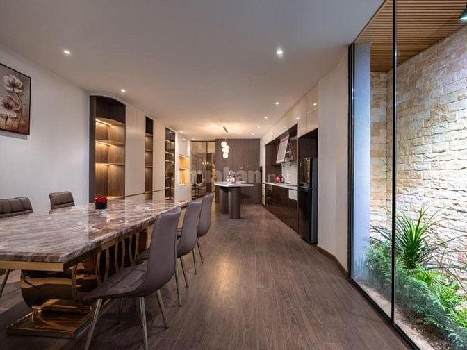 Bán toà căn hộ dịch vụ mặt Hồ Tây, 35 phòng