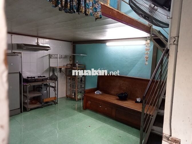 Căn hộ  trên lầu 1,mặt tiền đường âu cơ