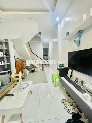 Nhà Đẹp Cầu Giấy 45m2 - 4 Tầng - Vừa Ở - Cho Thuê - Gần Phố - 9,5 Tỷ