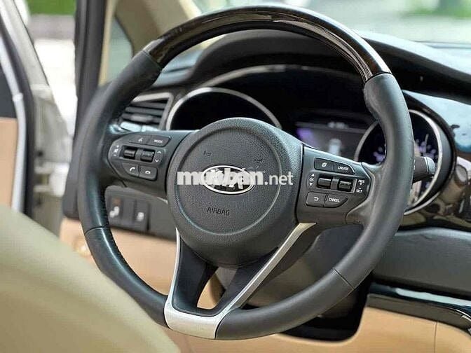 Kia Sedona 2019 Luxury D - 84000 km