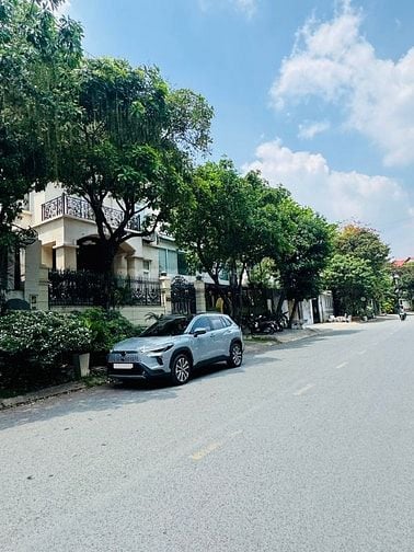 Chính chủ bán gấp Biệt thự Quận 2 Hồ Bơi sân vườn 240m2 giá chỉ 55 tỷ