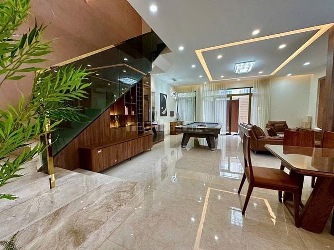 Chính chủ bán gấp Biệt thự Quận 2 Hồ Bơi sân vườn 240m2 giá chỉ 55 tỷ