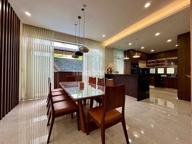 Chính chủ bán gấp Biệt thự Quận 2 Hồ Bơi sân vườn 240m2 giá chỉ 55 tỷ