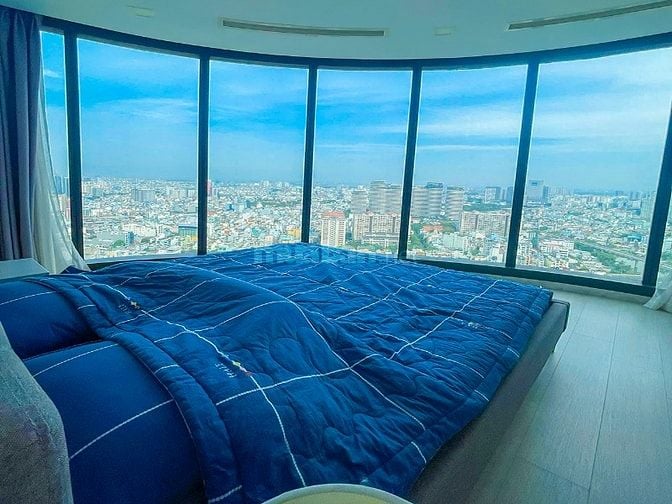 Căn hộ bán tại Vinhomes Golden River Quận 1 tầng cao tháp Aqua 1 110m2