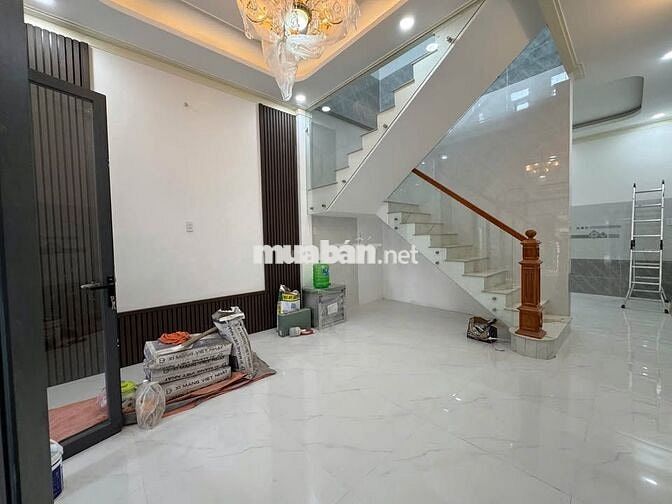 Chú 6 kẹt tiền bán căn nhà mới sửa SHR 150m2 960 triệu TL