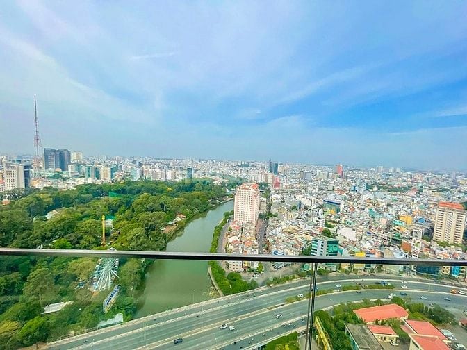 Căn hộ bán tại Vinhomes Golden River Quận 1 tầng cao tháp Aqua 1 110m2