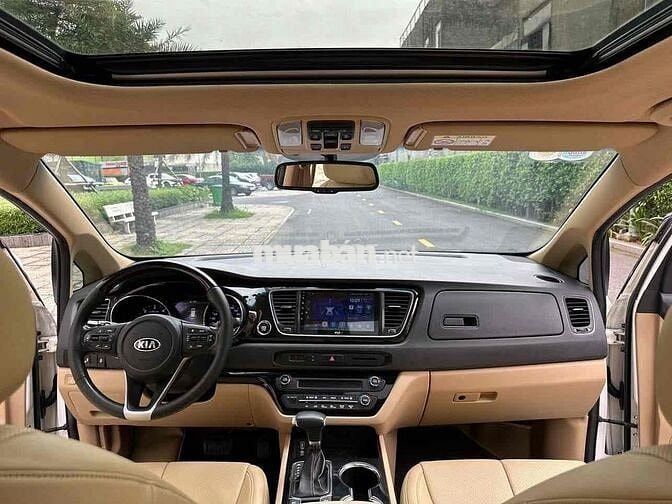 Kia Sedona 2019 Luxury D - 84000 km