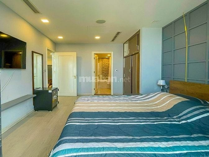 Căn hộ bán tại Vinhomes Golden River Quận 1 tầng cao tháp Aqua 1 110m2