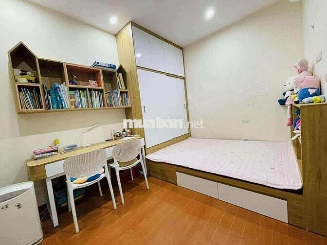 Nhà đẹp, vị trí gần phố! chỉ 4.5 tỷ căn 2 ngủ tại Hồng Hà Tower