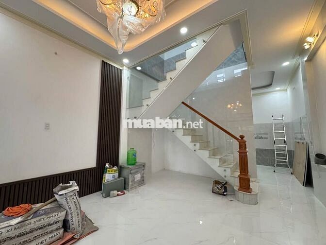 Chú 6 kẹt tiền bán căn nhà mới sửa SHR 150m2 960 triệu TL