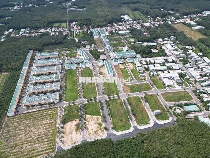 Bán căn nhà đường D8, kế mảng xanh, gần công viên