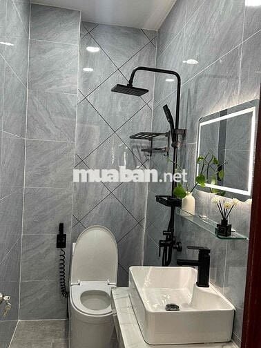 nhà 4x14m ( 56m2 ) 3 tầng cửa gỗ sang trọng, hẻm xe hơi đường số 20