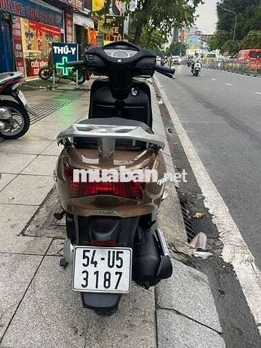 Honda lead FI 2012 mới 90% biển số thành phố