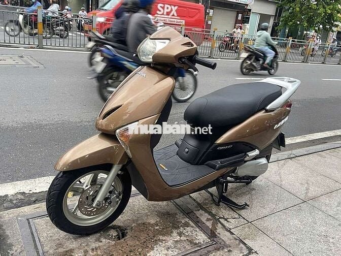 Honda lead FI 2012 mới 90% biển số thành phố