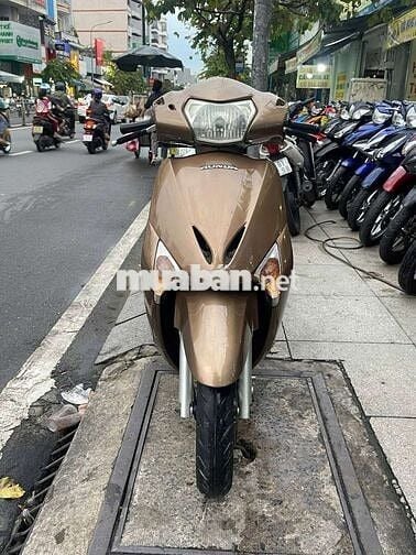 Honda lead FI 2012 mới 90% biển số thành phố