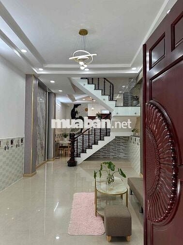 nhà 4x14m ( 56m2 ) 3 tầng cửa gỗ sang trọng, hẻm xe hơi đường số 20