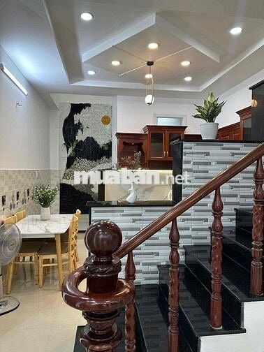 nhà 4x14m ( 56m2 ) 3 tầng cửa gỗ sang trọng, hẻm xe hơi đường số 20