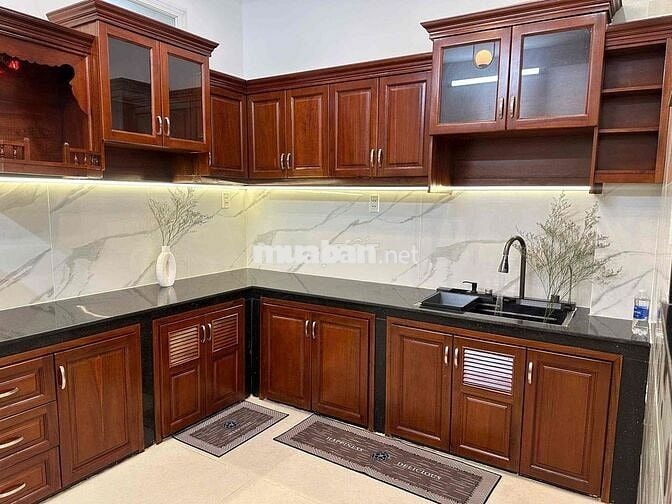 nhà 4x14m ( 56m2 ) 3 tầng cửa gỗ sang trọng, hẻm xe hơi đường số 20