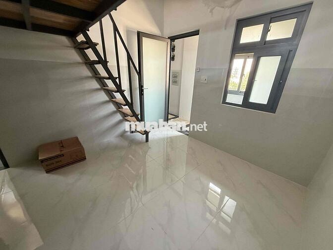 Khai trương p có gác và k gác giữa NTT và IUH, Văn Lang