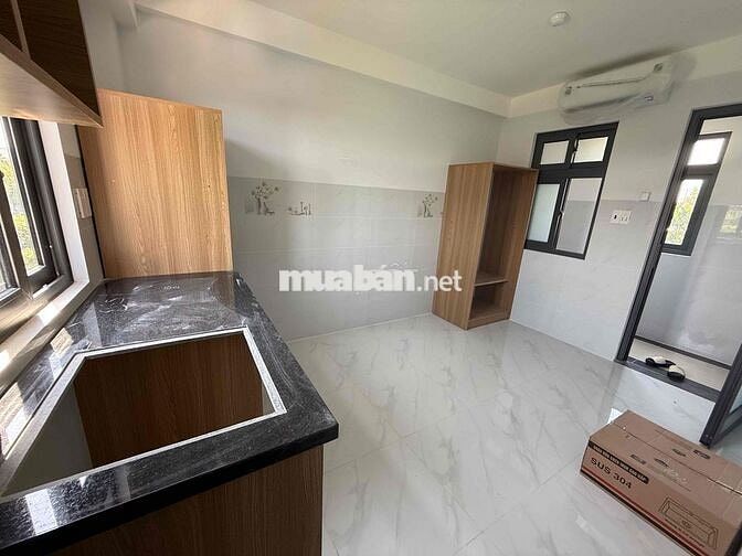 Khai trương p có gác và k gác giữa NTT và IUH, Văn Lang